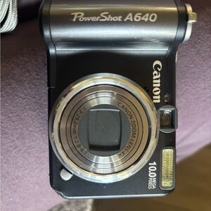 Like new Canon PowerShot A640 Silver and Black Camera 10mega pixel digital camer